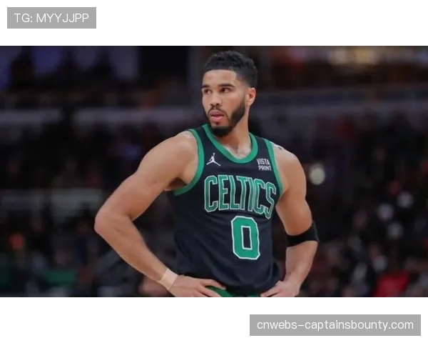 凯尔特人主场力克雄鹿锁定东部头名,塔图姆与霍乐迪合砍61分。 凯尔特人主场力克雄鹿锁定东部头名,塔图姆与霍乐迪合砍61分。